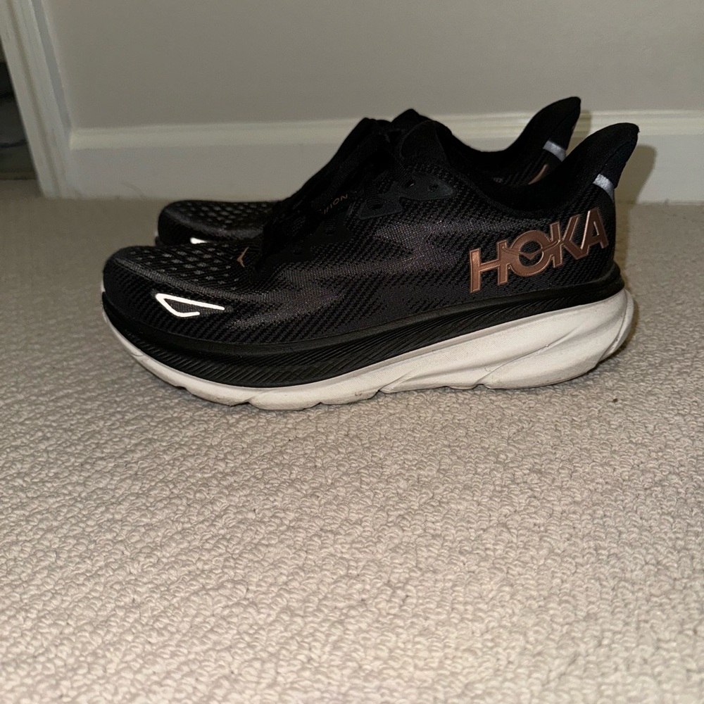 Hoka Clifton 9 Black/Rose Gold Sneakers